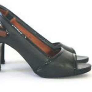 Gentle Souls by Kenneth Cole Peep Toe Black  Sandals Women's Size 5.5